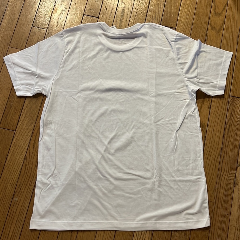White tshirt - Picture 2 of 4